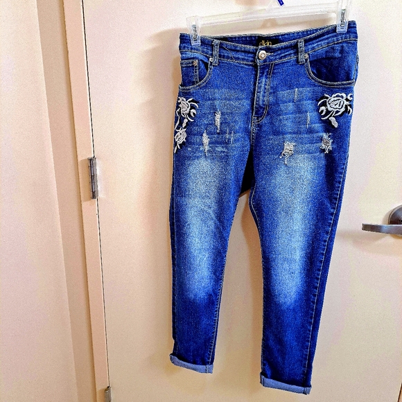 EIN Denim - Women's Floral Embroidered Distressed Stretch Jeans Size 16w